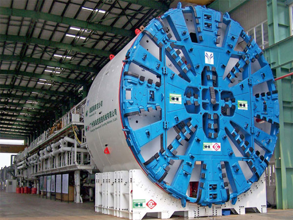 盾構(gòu)機(jī)的了解：盾構(gòu)機(jī)是個(gè)高度集成、復(fù)雜的系統(tǒng)，也稱(chēng)挖掘機(jī)